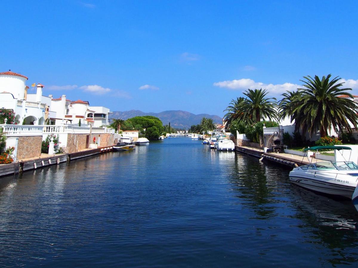 אמפוריבראבה Holiday Home Requesens Canal מראה חיצוני תמונה