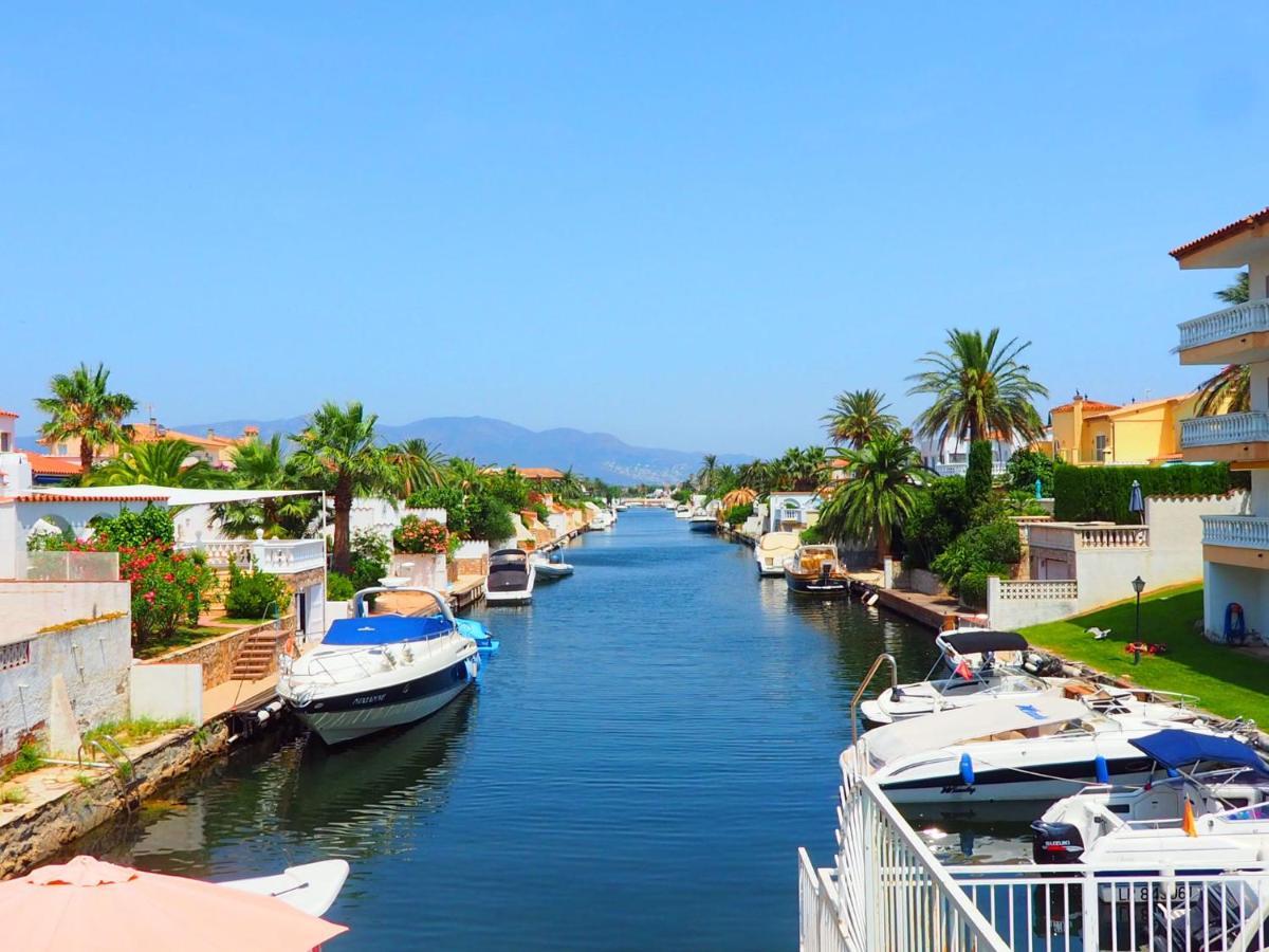 אמפוריבראבה Holiday Home Requesens Canal מראה חיצוני תמונה
