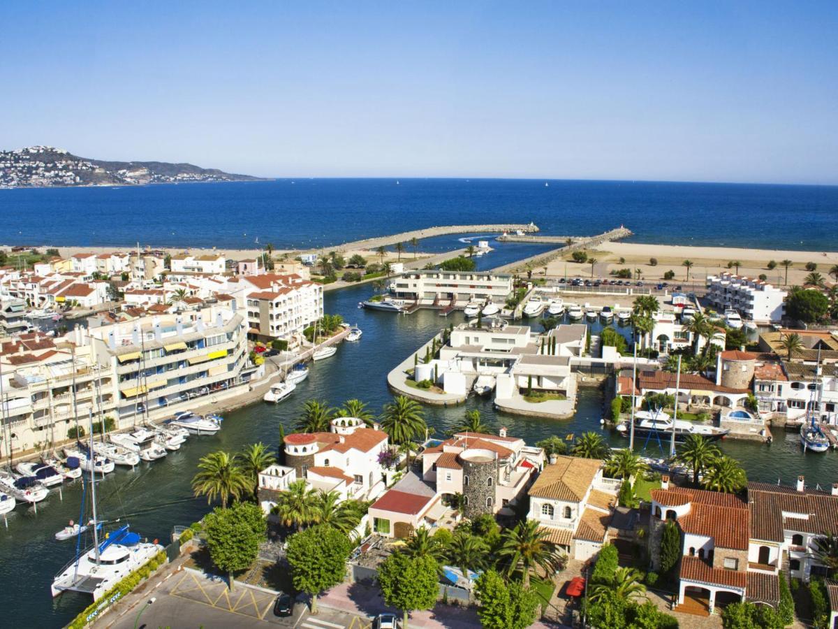אמפוריבראבה Holiday Home Requesens Canal מראה חיצוני תמונה