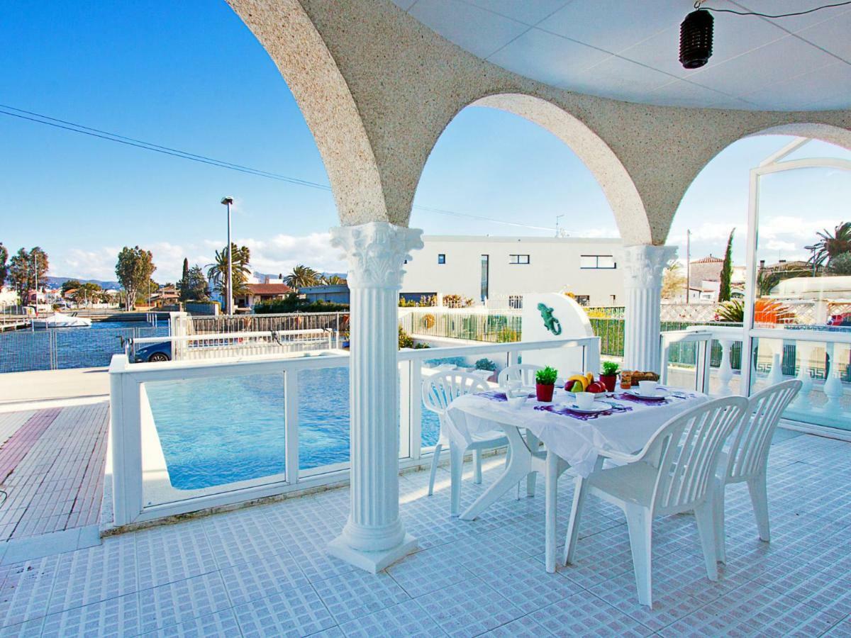 אמפוריבראבה Holiday Home Requesens Canal מראה חיצוני תמונה